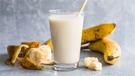 Why we Cannot eat banana with milk?