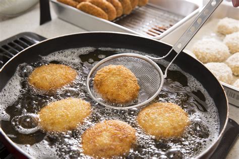 Why we should not use fried oil again?