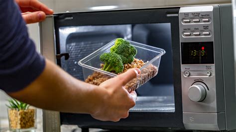 Why you should not microwave food in plastic?