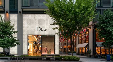 Will 50 of luxury brands disappear by 2030?
