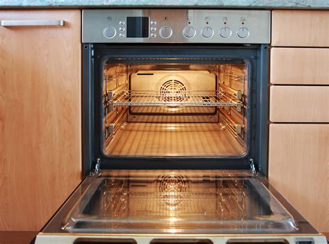 Will 500 degrees clean an oven?