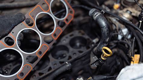 Will a leaking valve cover gasket cause loss of horsepower?