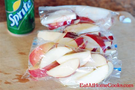 Will apple slices turn brown in a Ziploc bag?