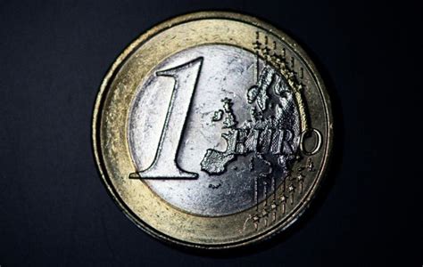 Will digital euro replace cash?