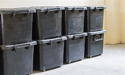 Will movers move plastic bins?