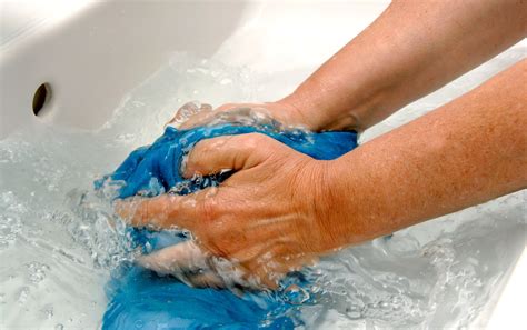 Will washing clothes in cold water Unshrink them?
